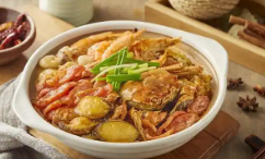 餐创海鲜焖面煲仔饭~（海鲜焖面食谱）